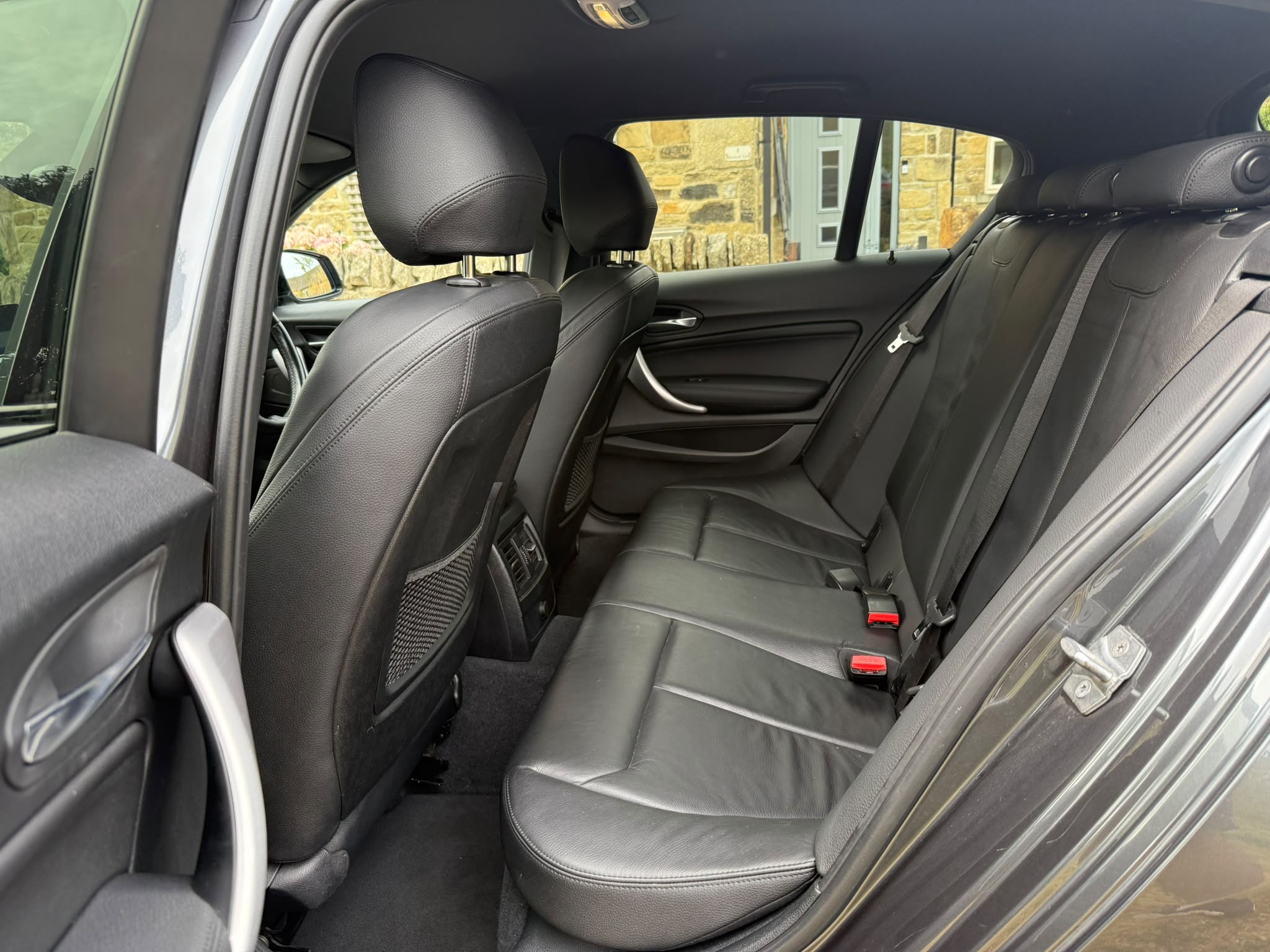 BMW M140i photo 23