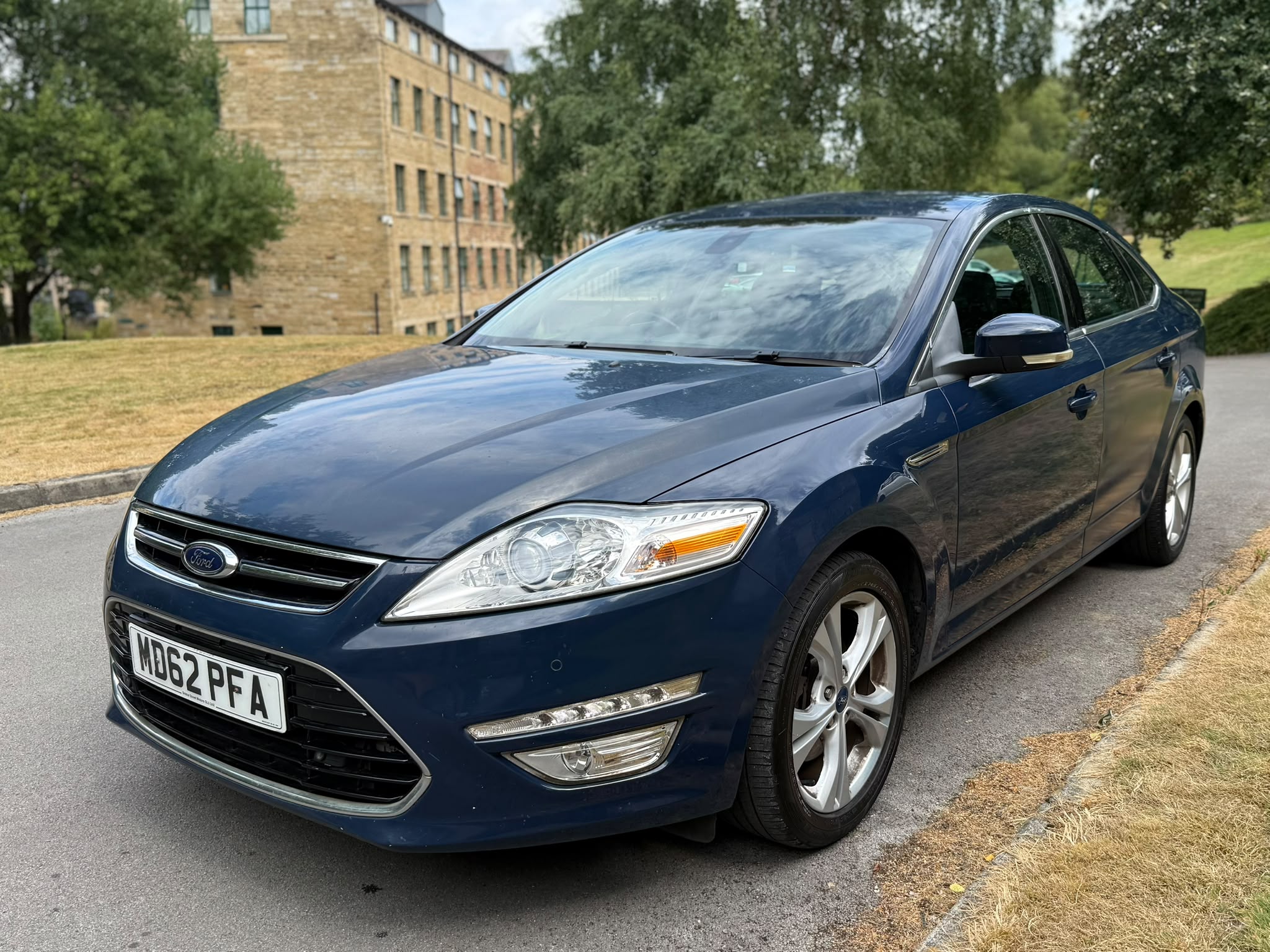 Ford Mondeo steering wheel