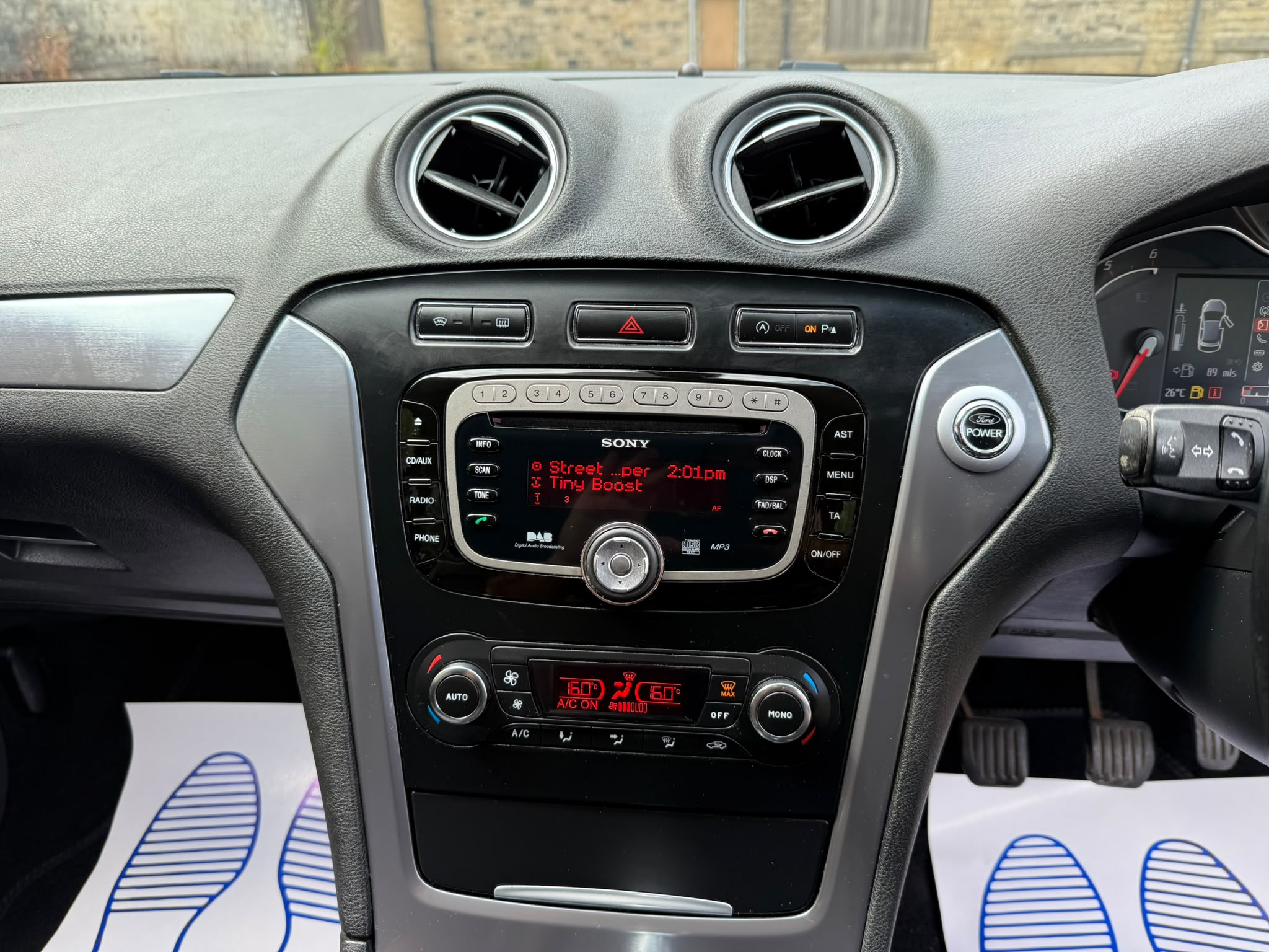 Ford Mondeo instrument cluster