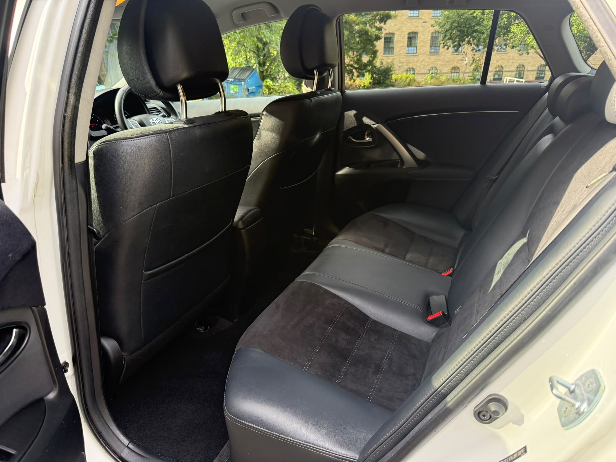 Toyota Avensis front seats