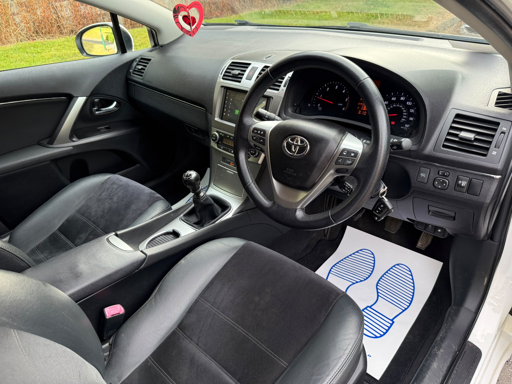 Toyota Avensis steering wheel